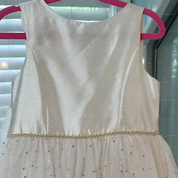 David’s Bridal ivory flower girl dress, size 6 - Picture 3 of 4